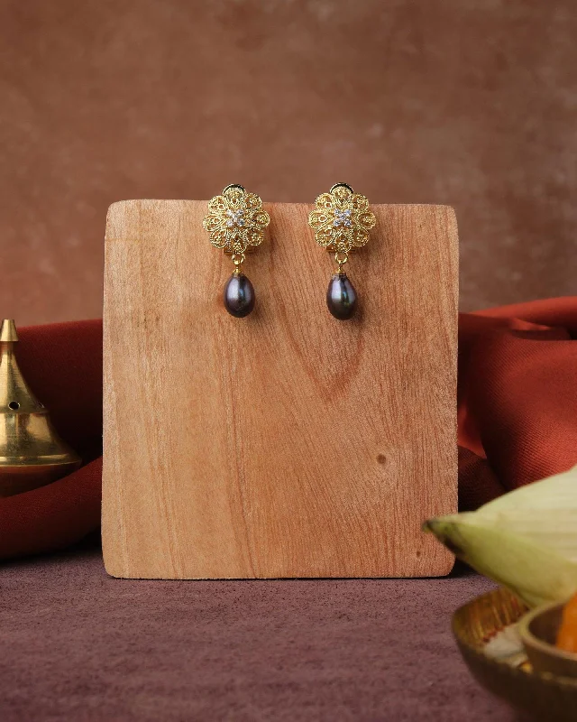 Geometric Earrings For Modern Fashion-Floral Pearl Earring