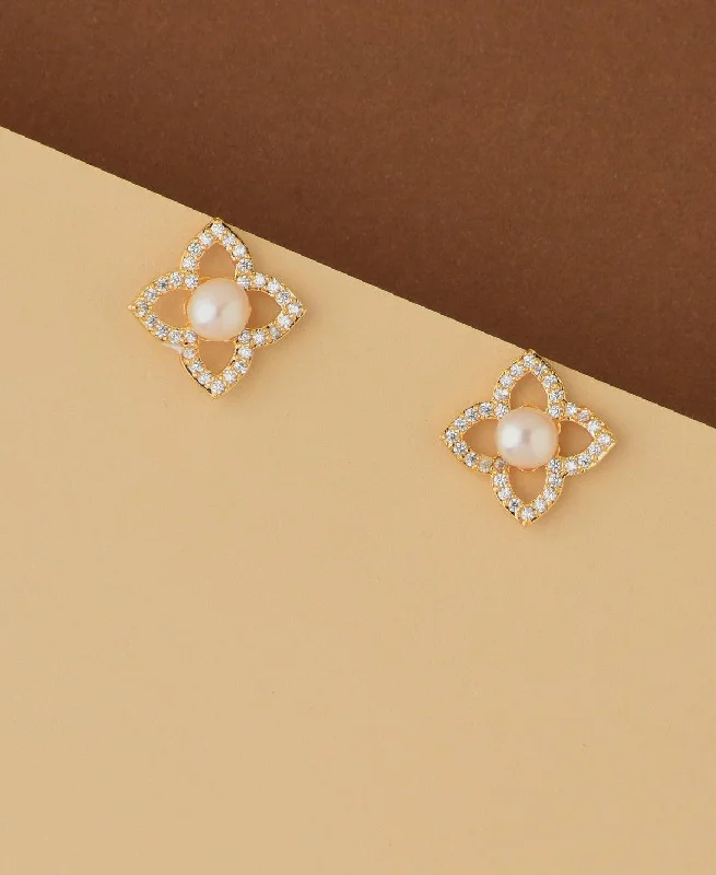 Simple Pearl Earrings For Casual Look-Floral and Simple Real Pearl Stud Earring