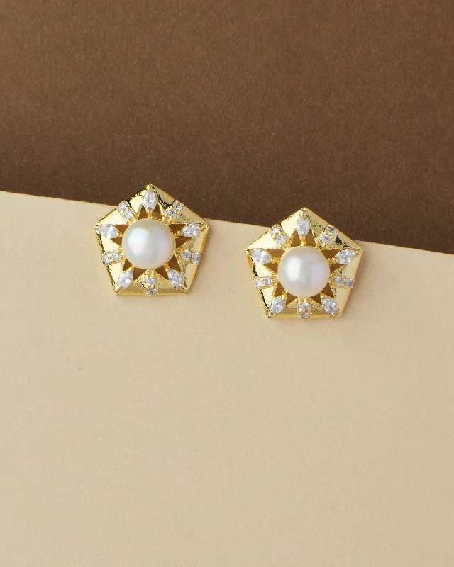 Simple Gold Hoop Earrings For Daily Use-Floral Pearl Stud Earring