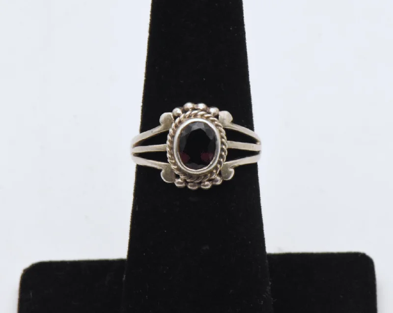 Simple Titanium Wedding Rings For Special Moments-Vintage Red Garnet Sterling Silver Ring - Size 5.75