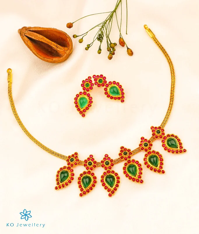 Unique Gold Pendant Necklace For Special Gifts-The Suvarna Manga Malai Necklace Set (Small)