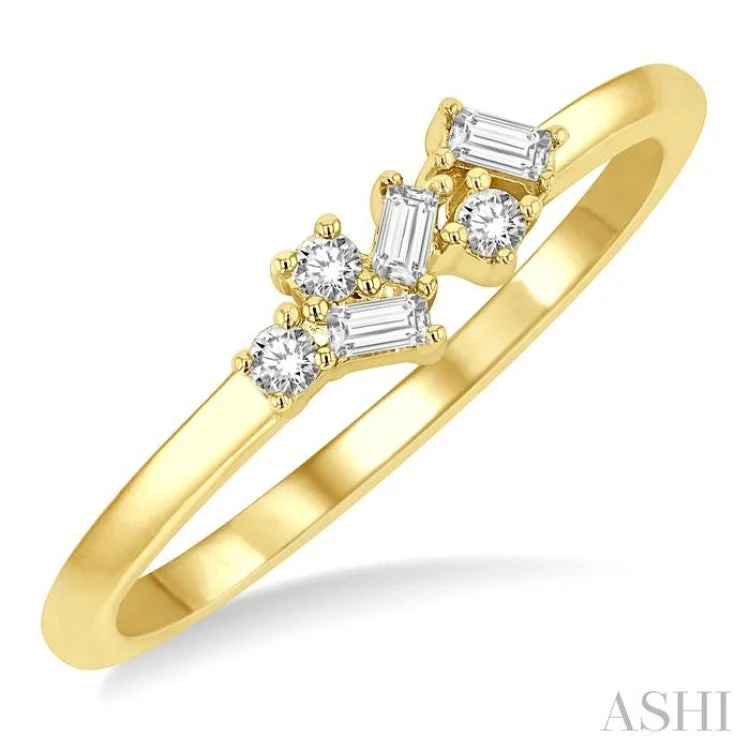 Classic Solitaire Diamond Rings For Engagement-1/8 ctw Scatter Baguette and Round Cut Diamond Petite Fashion Ring in 14K Yellow Gold