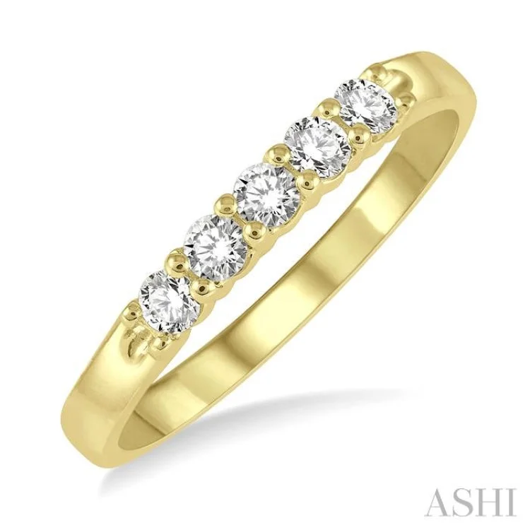 Luxury Diamond Wedding Bands For Bridesmaids-1/4 ctw 5 Stone Round Cut Diamond Wedding Band in 14K Yellow Gold