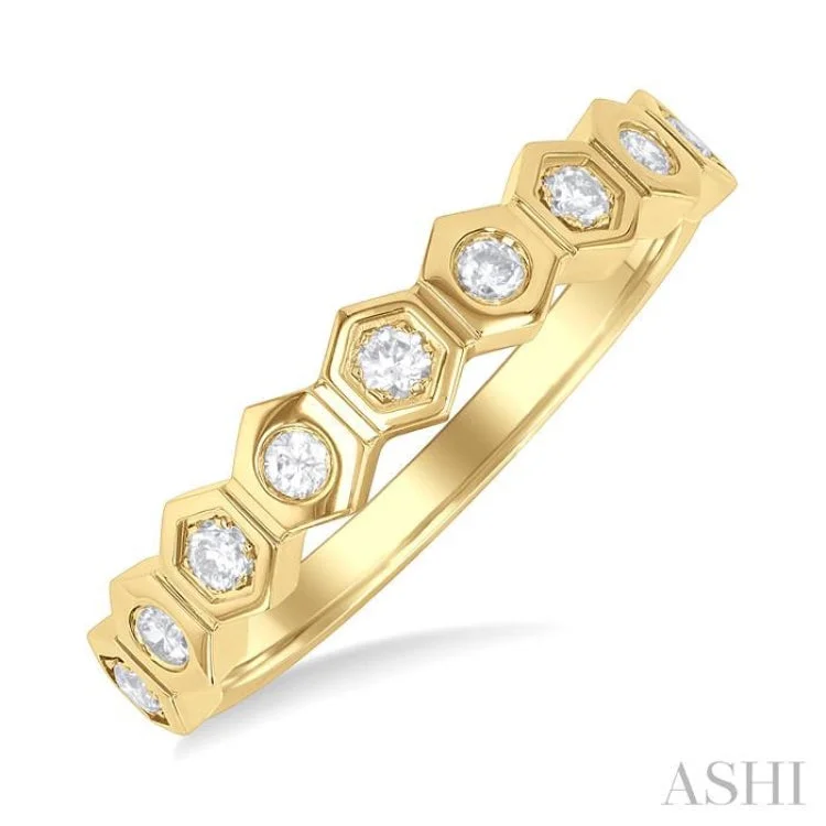 Simple Custom Wedding Bands For Grooms-1/5 ctw Hexagon Shape Link Round Cut Diamond Fashion Ring in 14K Yellow Gold