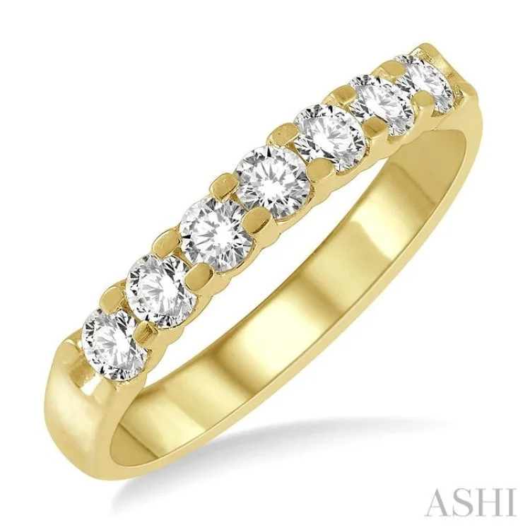 Luxury Gold Rings For Special Occasions-3/4 ctw 7 Stone Round Cut Diamond Wedding Band in 14K Yellow Gold