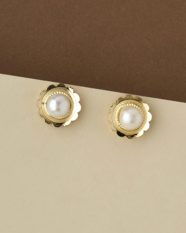 Elegant Crystal Earrings For Weddings-Pretty Floral Pearl Stud Earring