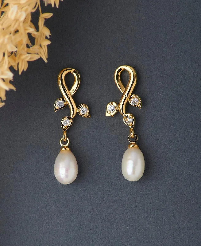 Chic Gold Earrings For Formal Occasions-Classic Pearl Hanging Earring