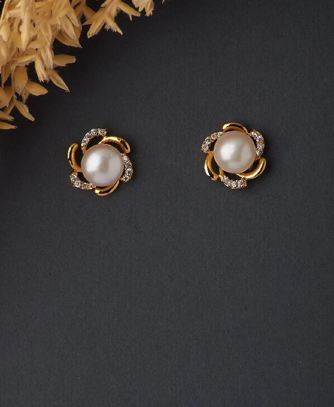 Bold Dangle Earrings For Night Out-Floral Pearl Stud Earring