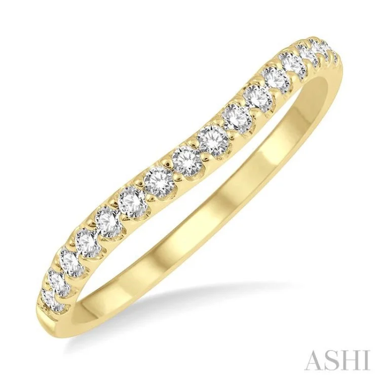 Classic Wedding Bands For Traditional Brides-1/4 Ctw Arched Center Round Cut Diamond Wedding Band in 14K Yellow Gold