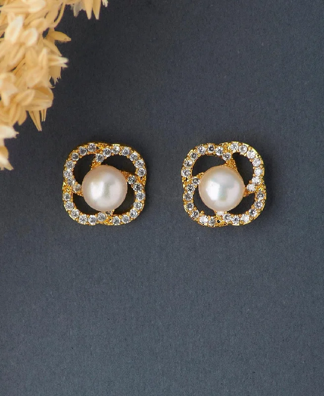 Trendy Silver Earrings For Casual Wear-Floral Pearl Stone Stud Earrings