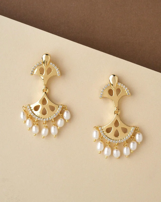 Unique Earrings For Bridesmaids Gifts-Ethnic Pearl Hanging Earring