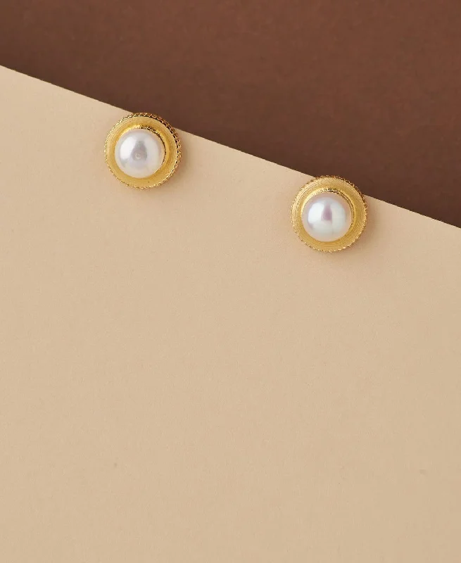 Trendy Pearl Earrings For Casual Outfits-Classy White Pearl Stud Earring