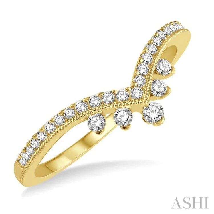 Classic Diamond Wedding Rings For Fashion Brides-1/4 Ctw Chevron Shank Round Cut Diamond Band in 14K Yellow Gold