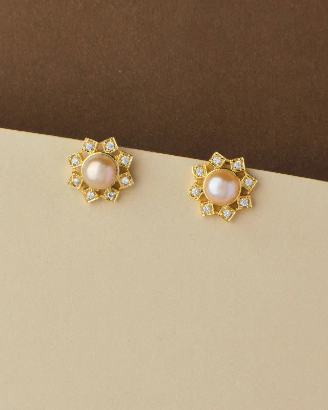 Lightweight Earrings For Comfortable Wear-Floral Pearl Stud Earring