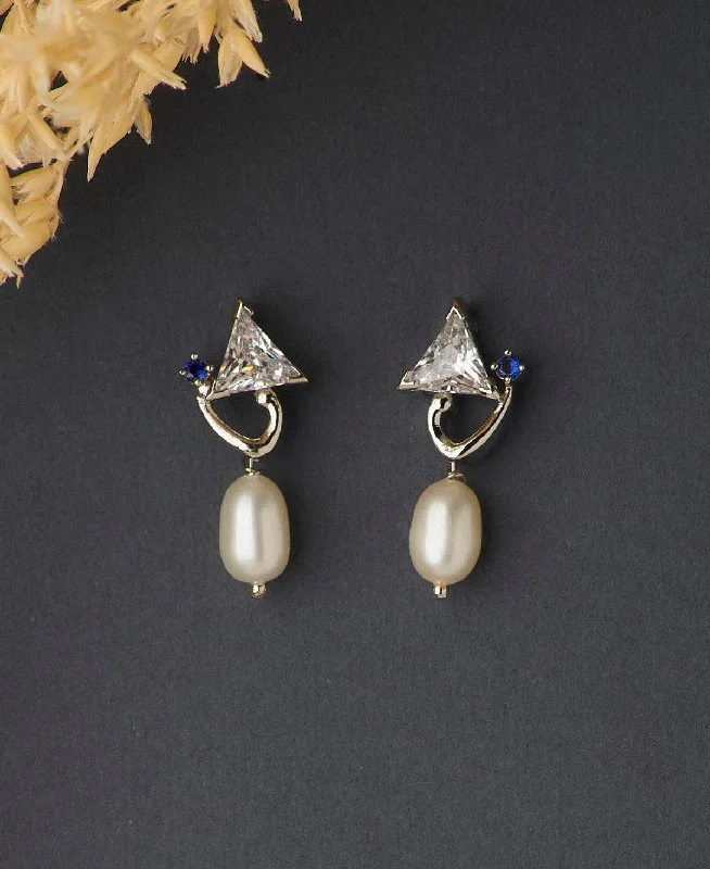 Luxury Earrings With Pearls For Evening Wear-Fancy Pearl Hanging Earrings