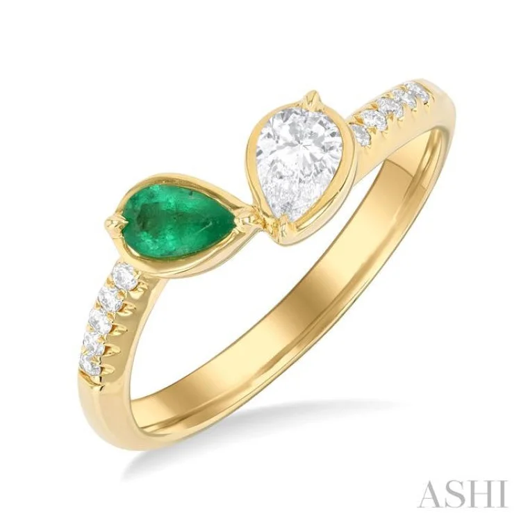 Classic Wedding Rings With Emerald Stones-1/3 ctw Toi Et Moi 5X3MM Pear Cut Emerald and 1/4 ctw Pear & Round Cut Diamond Precious Fashion Ring in 14K Yellow Gold