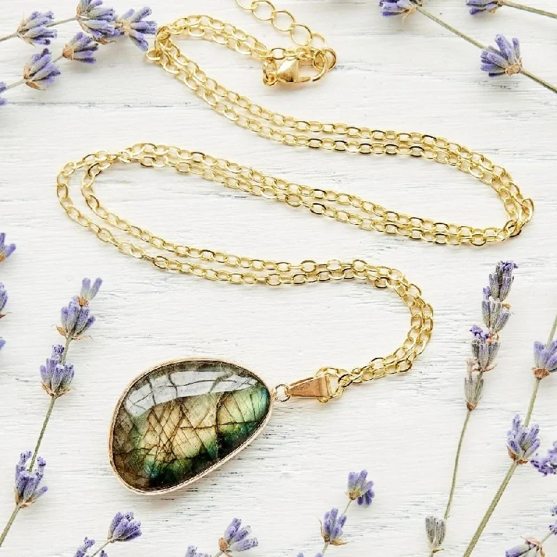 Trendy Pendant Necklace For Casual Look-Labradorite Protection Necklace