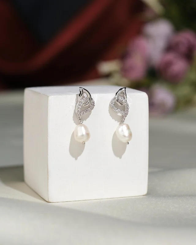 Statement Earrings For Beach Weddings-Cute Hang Earrings