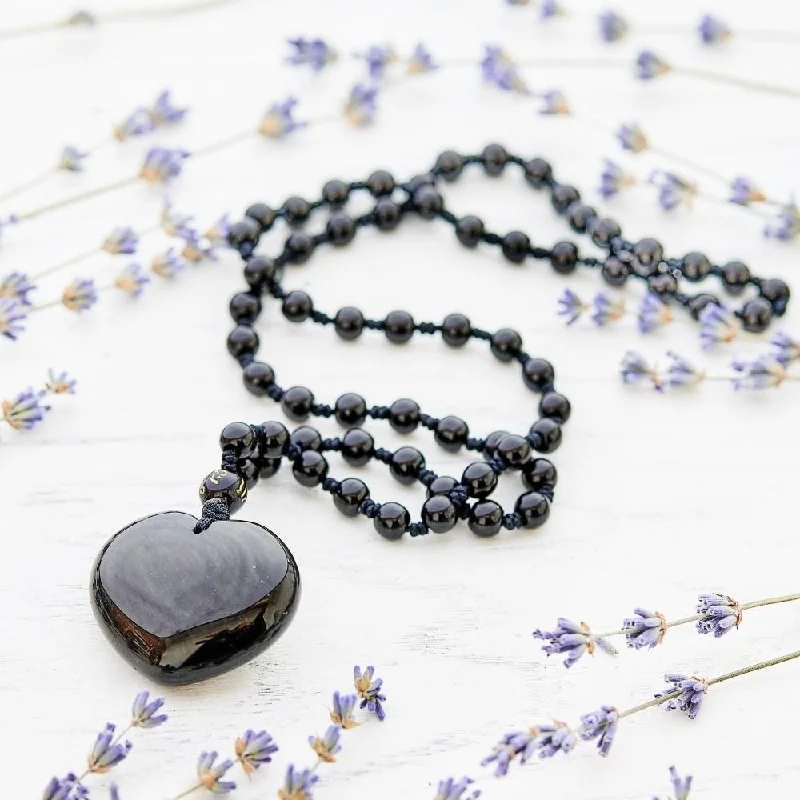 Trendy Nameplate Necklace For Fashion Lovers-Obsidian Heart-Shaped Stone Necklace Pendant