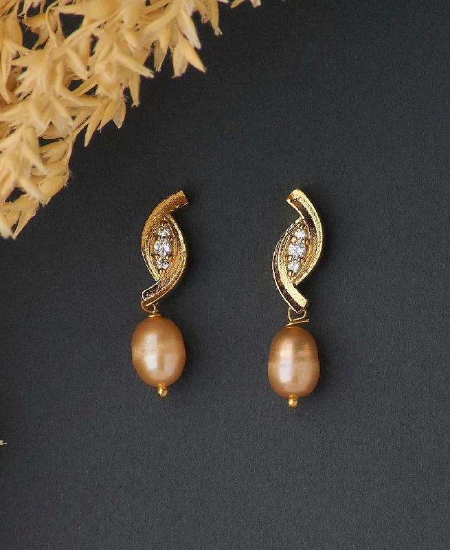 Stylish Tassel Earrings For Fashion Lovers-Elegant Stone Studded Pearl Earring