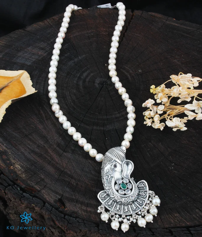 Personalized Chain Necklace For Daily Wear-The Vighnaharta Silver Ganesha Pearl Necklace