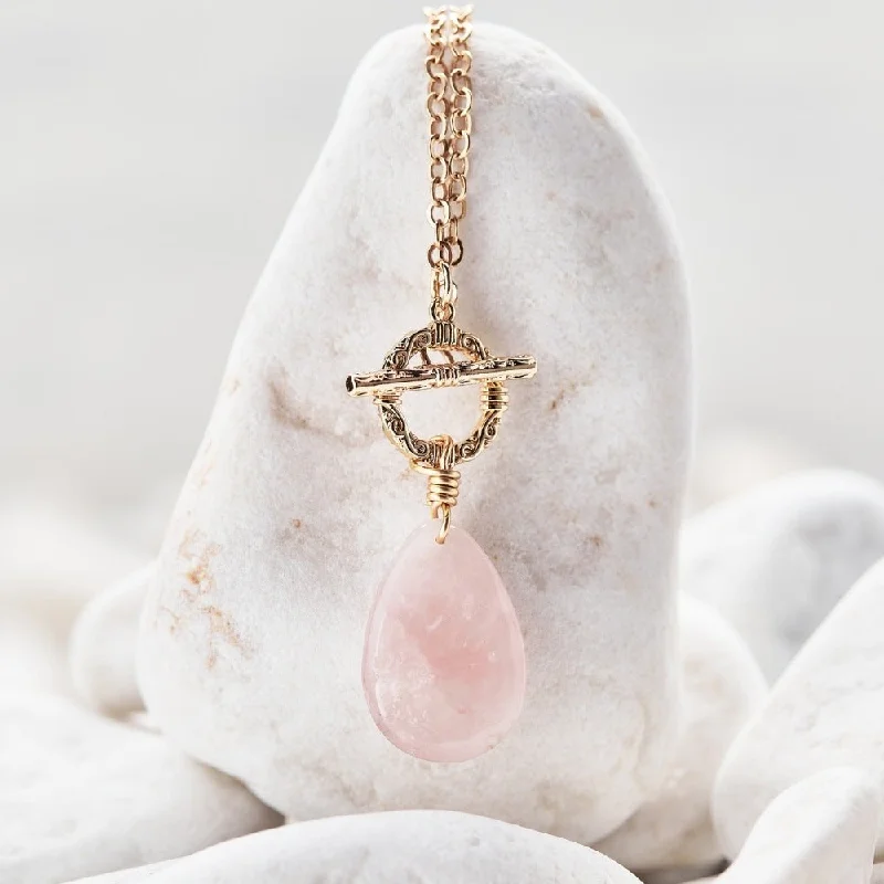 Handcrafted Silver Pendant Necklace For Fashionistas-Golden Chain Necklace with Rose Quartz Stone