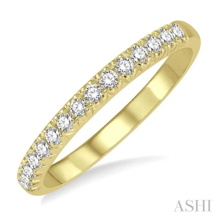 Classic Wedding Bands For Elegant Brides-1/4 ctw 15Stones Round Cut Diamond Wedding Band in 14K Yellow Gold